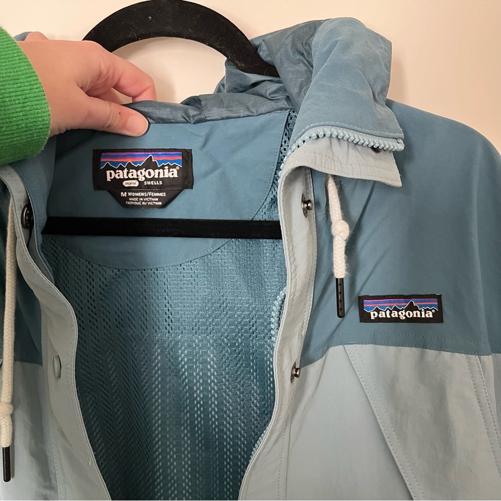Patagonia Women's Blue Colorblock Hooded Full Zip Long Line Rain Jacket - Picture 2 of 3